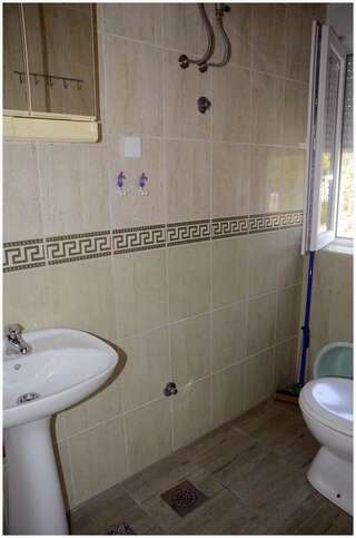 Апартаменты Apartments Roza Херцег-Нови Классический трехместный номер-10