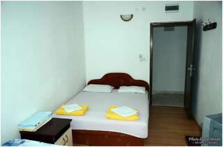 Апартаменты Apartments Roza Херцег-Нови Классический трехместный номер-12